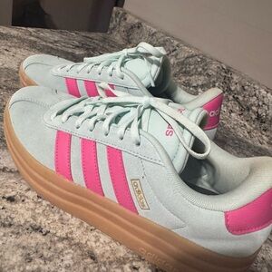 adidas Women's Mint Green Sneakers with Pink Stripes